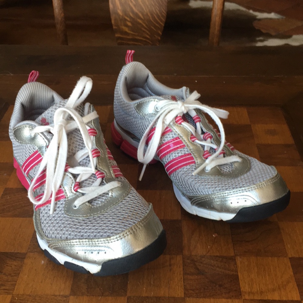 Adidas fit foam footbed tennis shoes